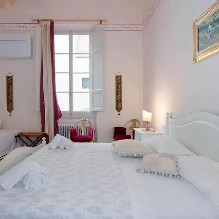 Ghibellina Elegant With 4 Bedrooms Apartament *